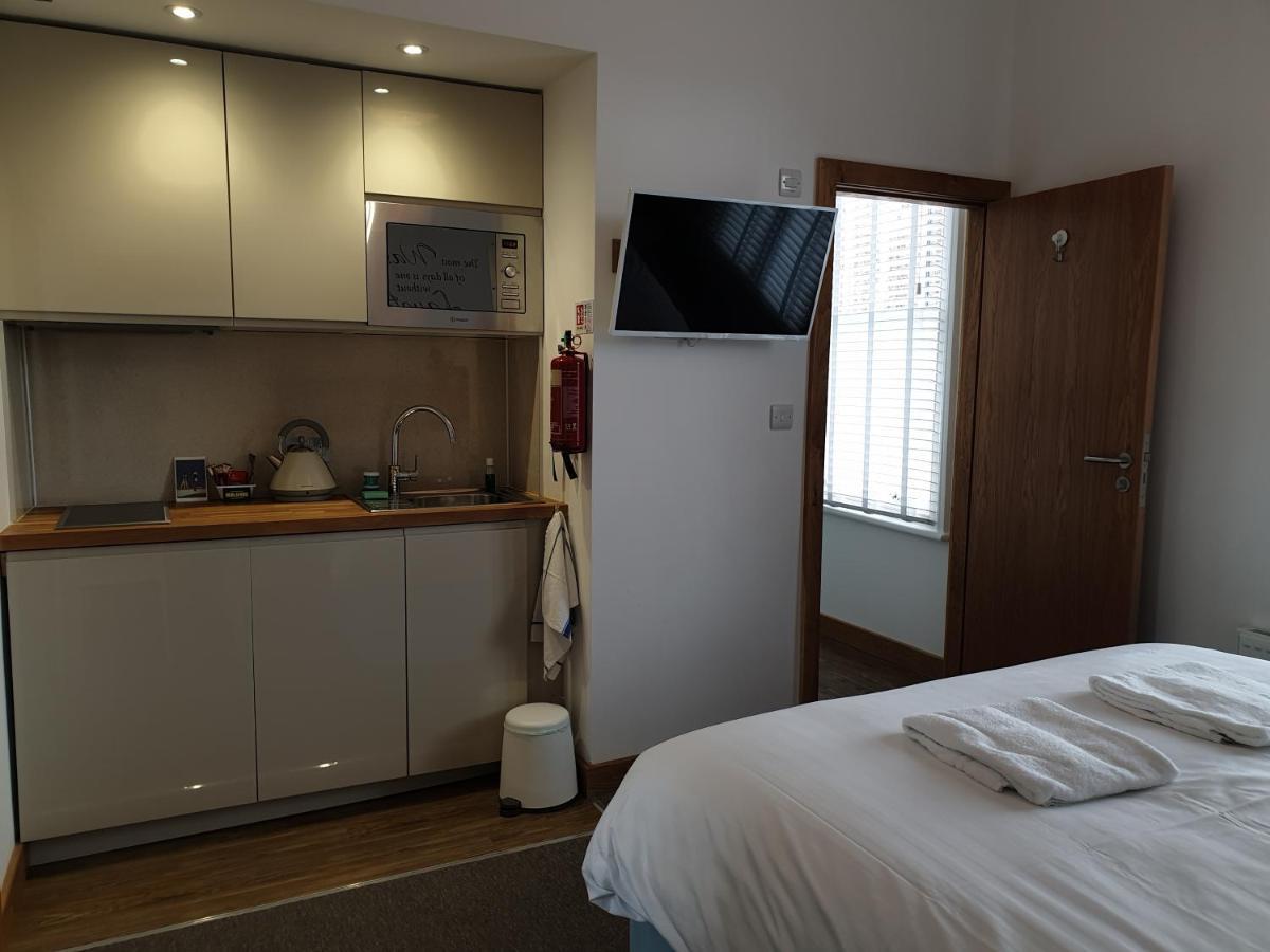 יורק Mcmillan House Studio Apartments מראה חיצוני תמונה