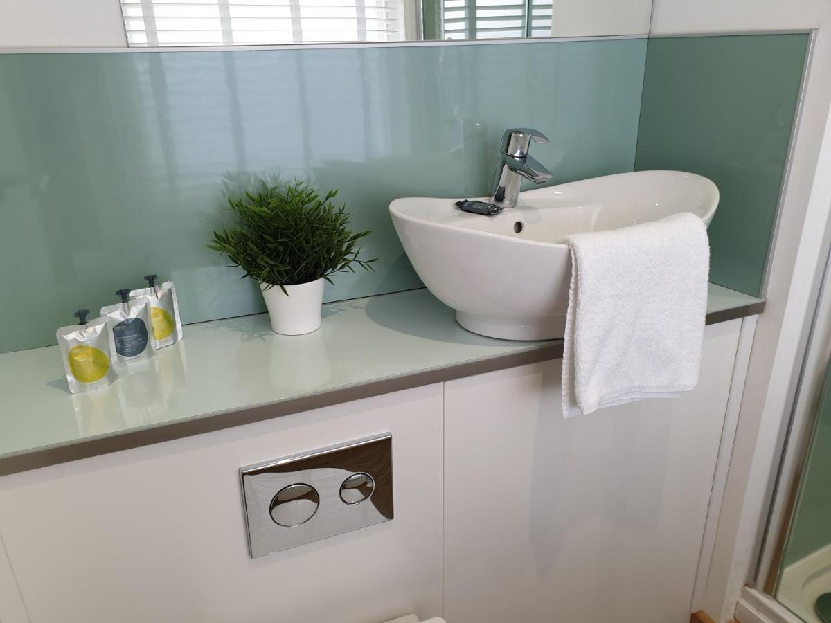 יורק Mcmillan House Studio Apartments מראה חיצוני תמונה