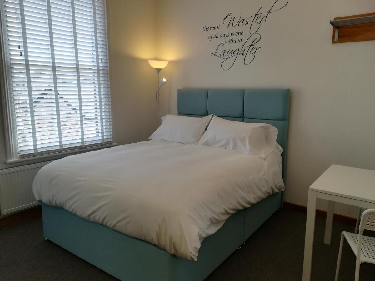 יורק Mcmillan House Studio Apartments מראה חיצוני תמונה