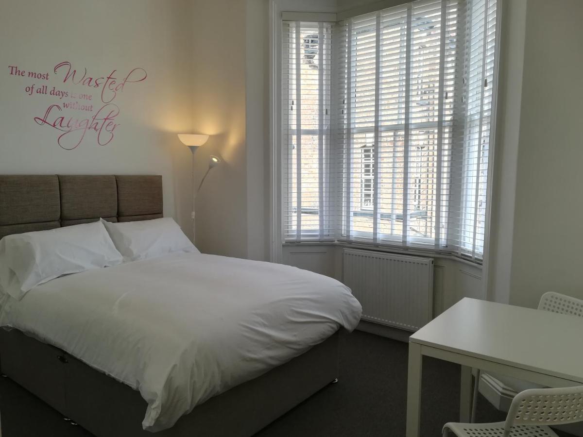 יורק Mcmillan House Studio Apartments מראה חיצוני תמונה