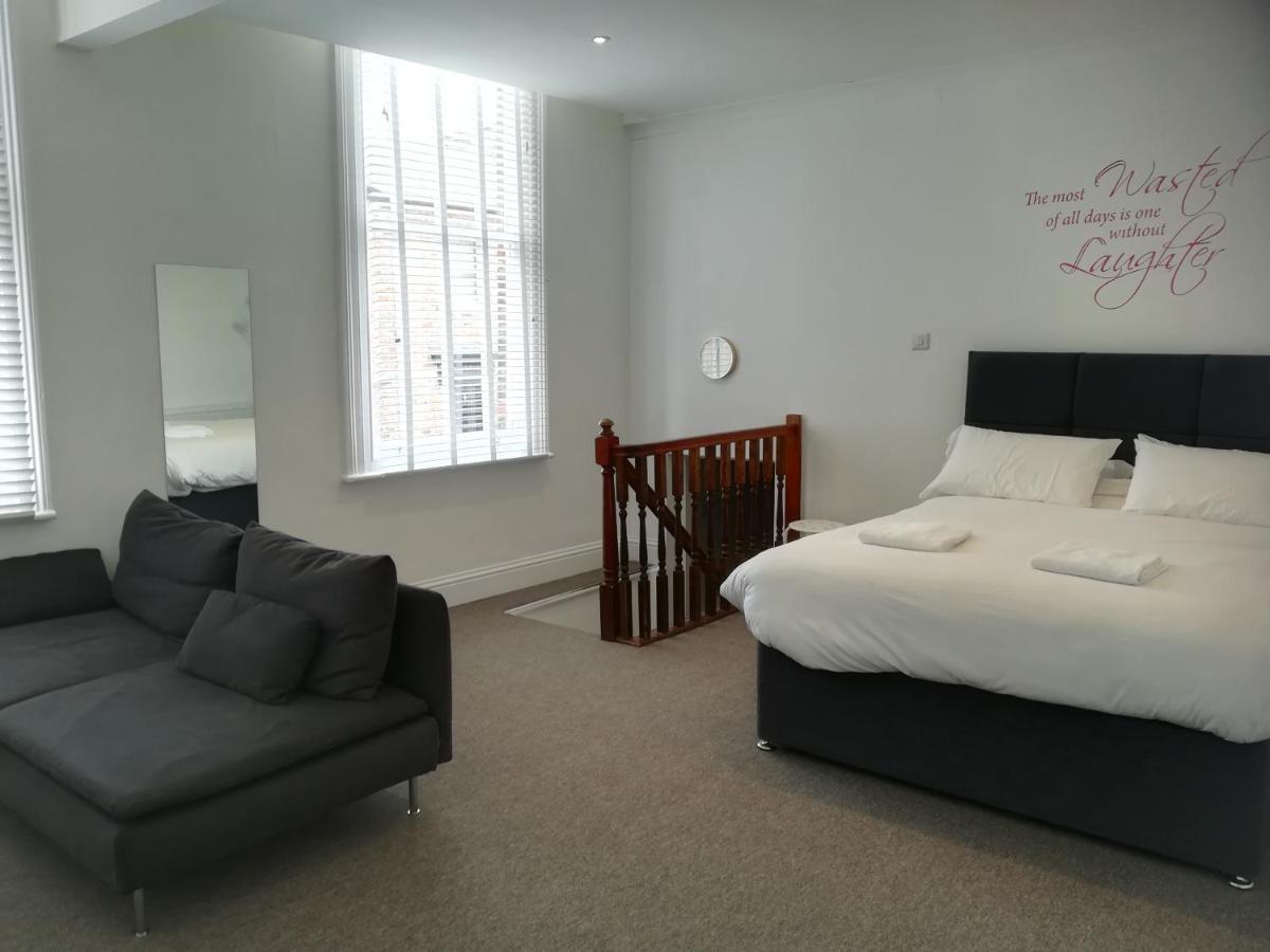 יורק Mcmillan House Studio Apartments מראה חיצוני תמונה