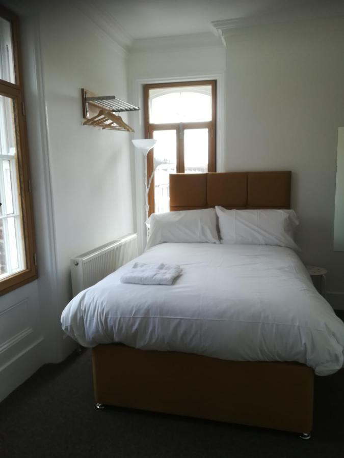 יורק Mcmillan House Studio Apartments מראה חיצוני תמונה
